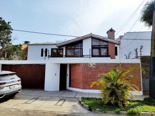 Venta de casa en surco
