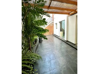 Vendo de Hermosa y moderna Casa con acabados A1 en San Antonio Miraflores