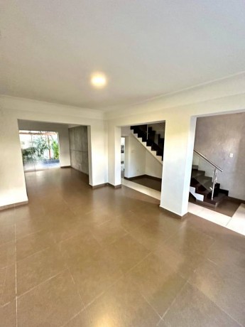 vendo-de-hermosa-y-moderna-casa-con-acabados-a1-en-san-antonio-miraflores-big-1